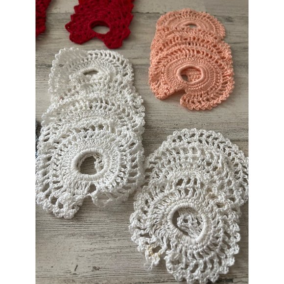 Set of 51 small circular crocheted doilies - Picture 5 of 12